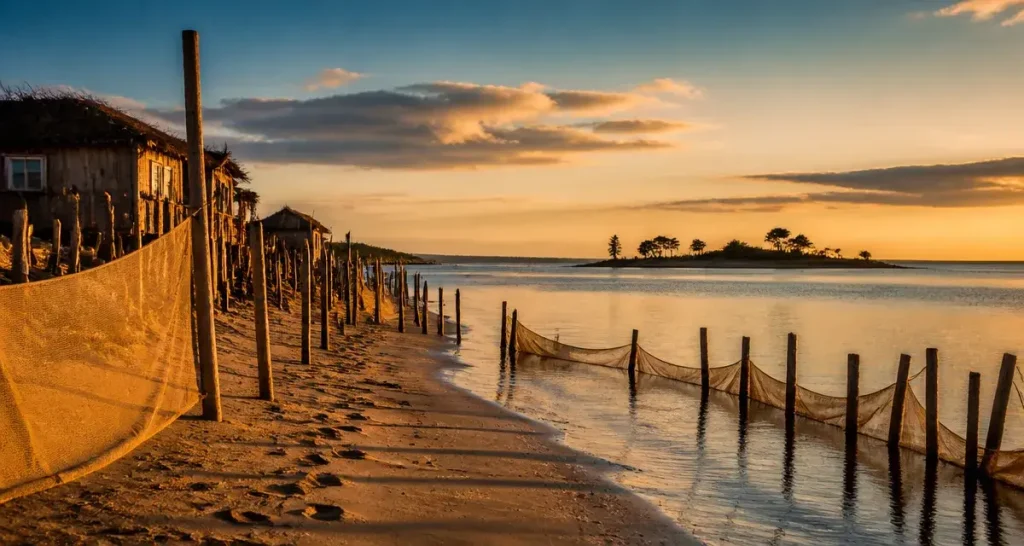 Plage de la pointe aux chevaux, vue sur l’île aux Oiseaux et sable au coucher du soleil